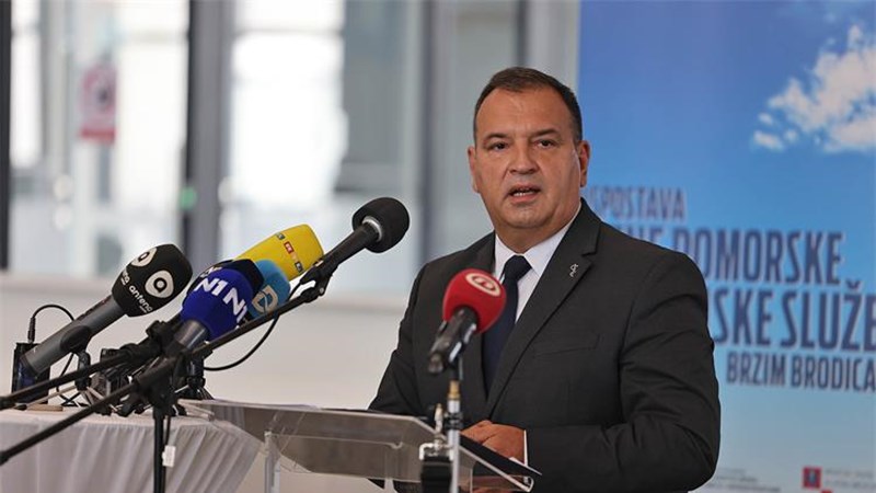 Beroš: Hladnije vrijeme i boravak u zatvorenom pridonosi širenju virusa